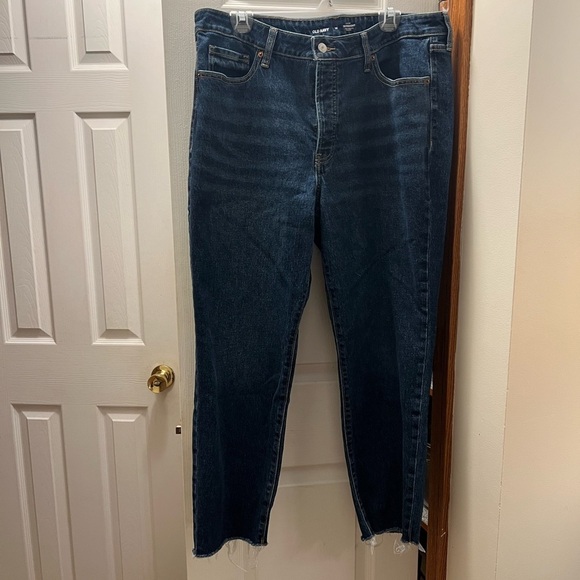 Old Navy Denim - Old Navy,size 16 Indigo,medium wash,crop ankle,raw hem.